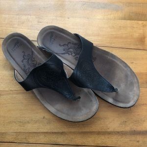 Dansko wedge flip flop/ black